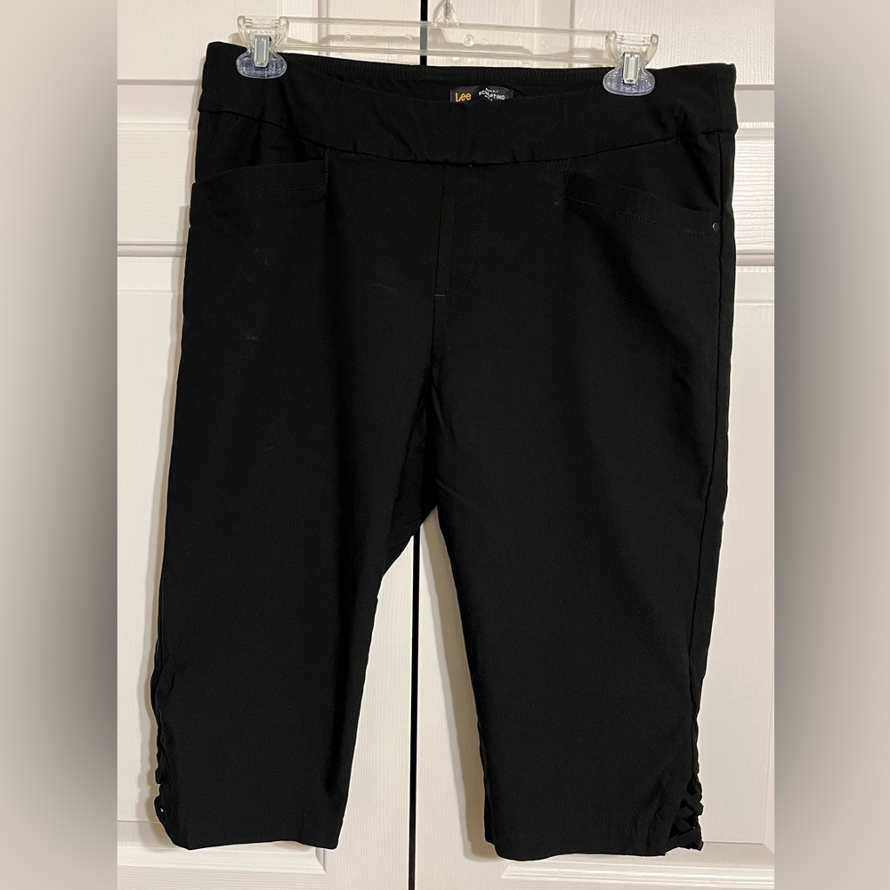 Lee Black Slim Fit Sculpting Pants Size 16 Medium.  Machine wash cold